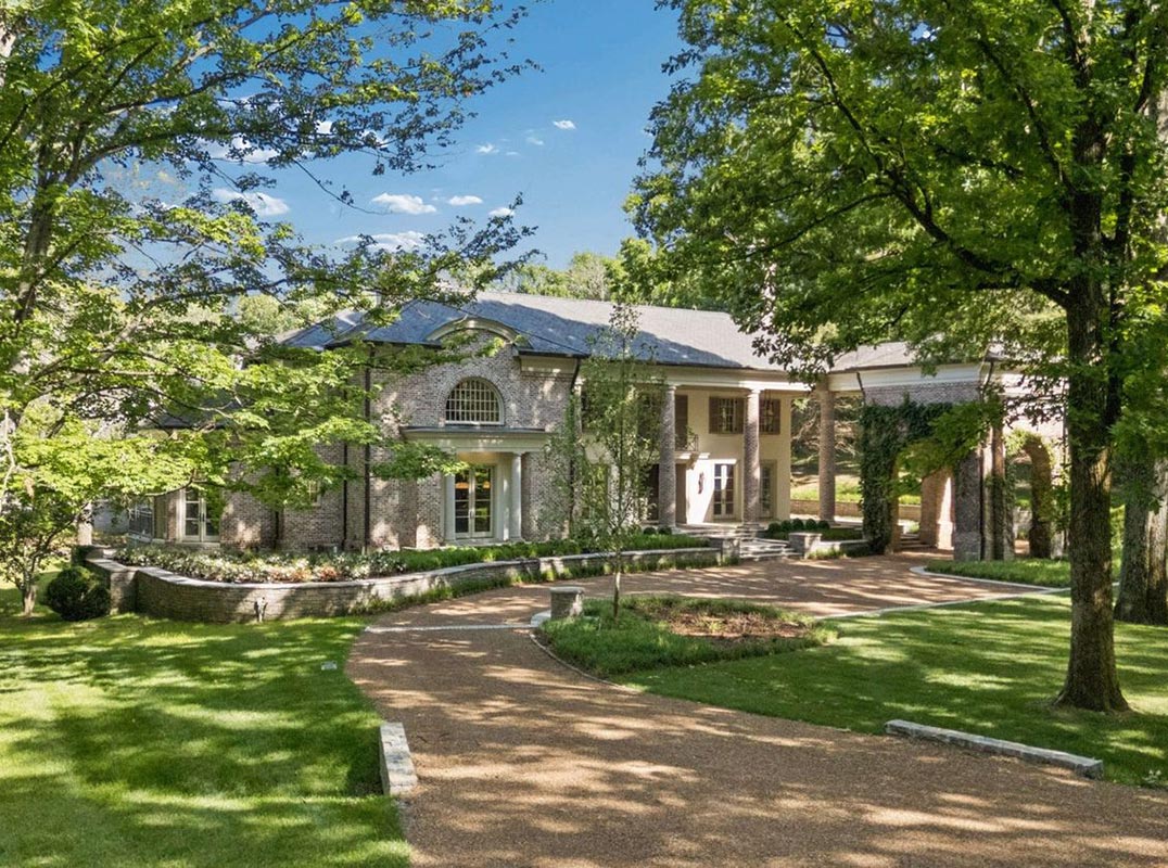 Exquisite In-Town Estate On 6 Acres